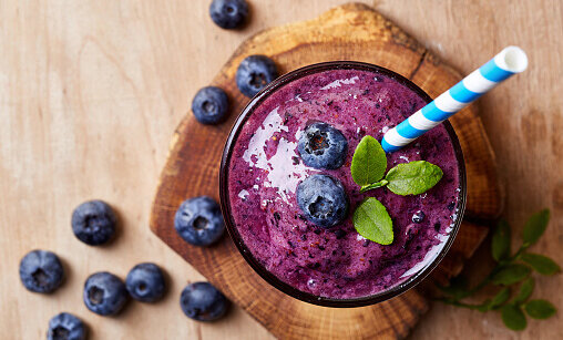 High-Protein Blueberry Smoothie with Flaxseed and Greek Yogurt