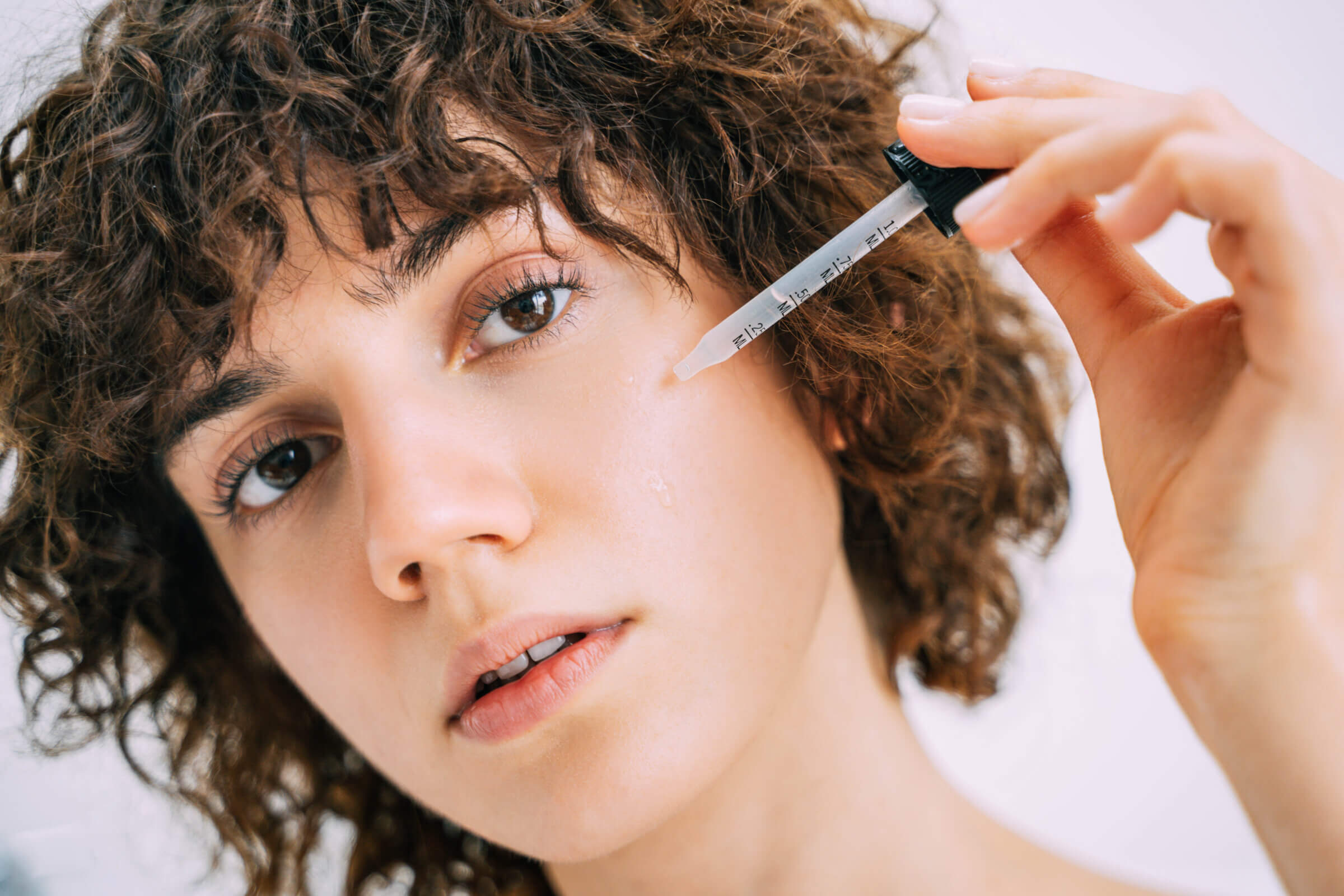 Valentine’s Day is only a few days away, and with all the love going around, it’s the perfect time to show yourself and your skin some love. Whether you’re single or in a relationship, this holiday is the perfect excuse to take extra care of your skin. Here are some Valentine’s Day skin care tips that we know your skin will love.