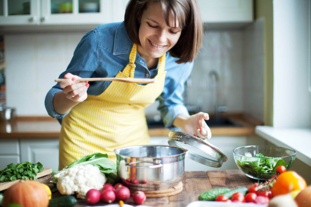 Shaklee is pleased to bring you the best nutrition articles to help you lead a healthier life, and this week, with permission from the Harvard School of Public Health, we bring you the benefits of meal prep in advance.