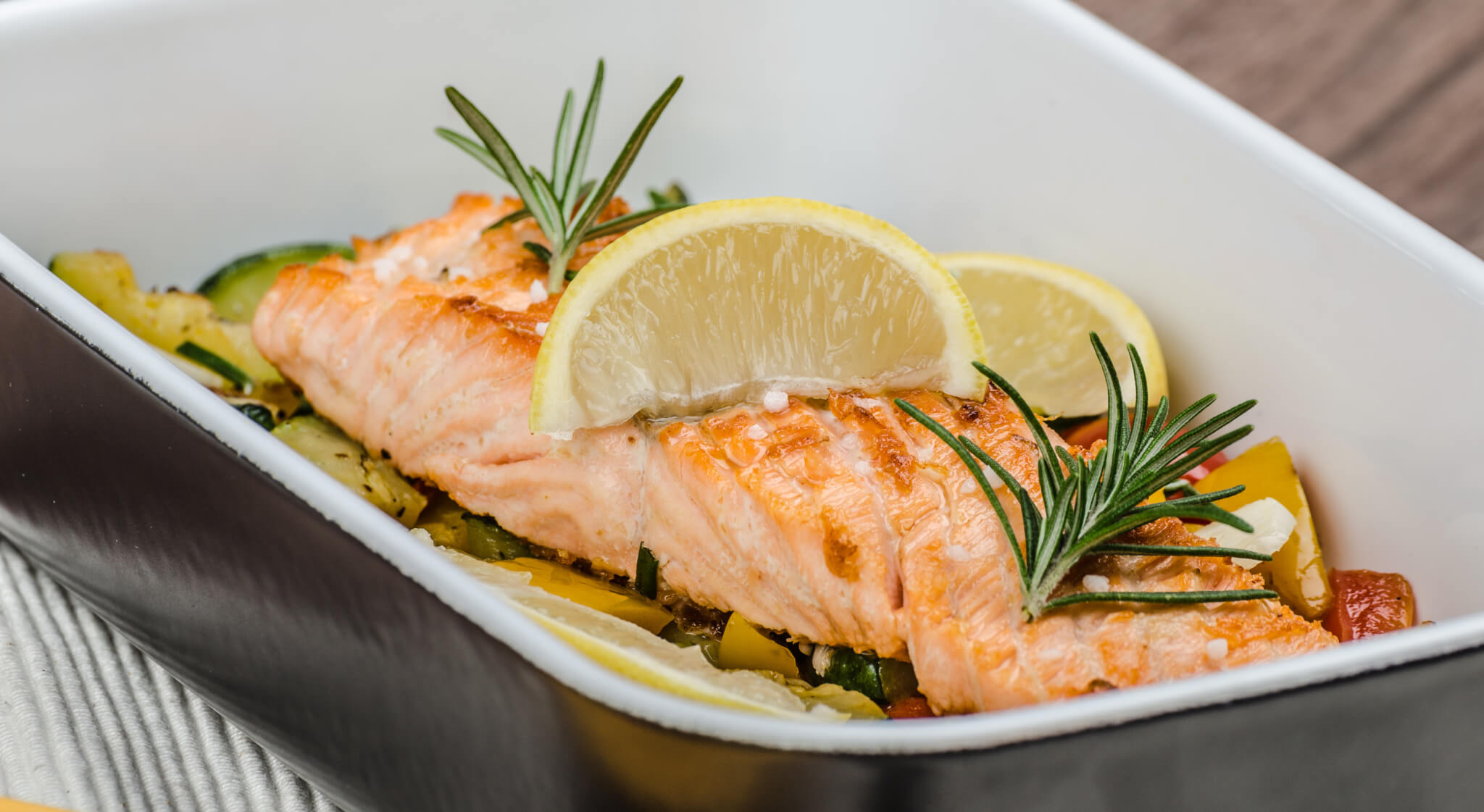 Salmon baked with thyme and Mediterranean vegetables - Shaklee ...