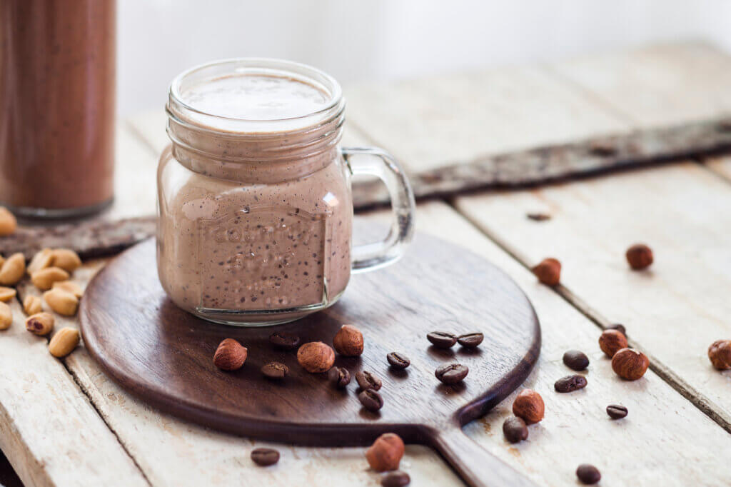 These recipes will make sure that you look forward to your daily shake and never get bored. All these shakes are less than 330 calories and are packed with nutrition to curb hunger and increase energy.