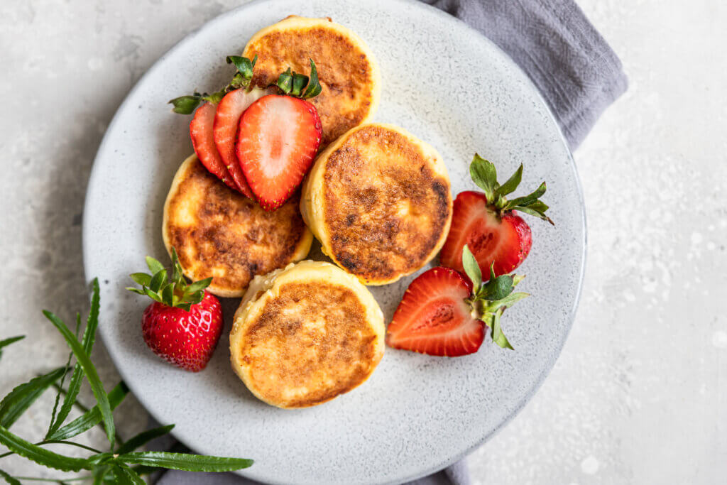 Make Memories in the Kitchen: Easy Life Shake™ Protein Mini Strawberry Pancakes for Parents and Kids 